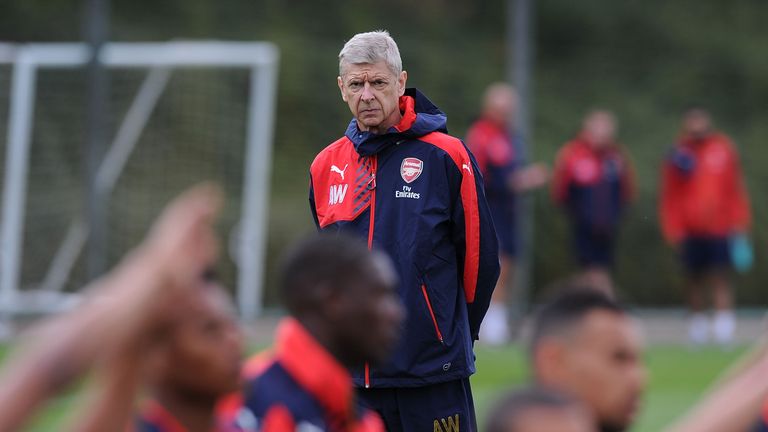 arsene-wenger-arsenal-training_3323025.jpg