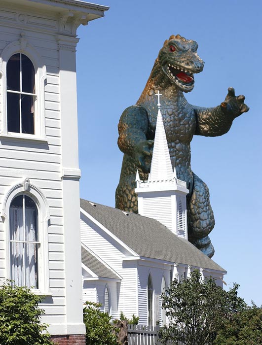 godzilla_school_house_2887pic.jpg