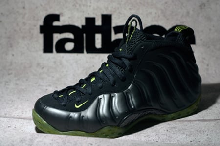 nike-retro-foamposite-black-neon-main.jpg