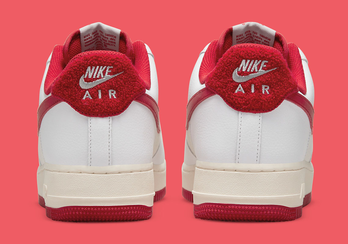 nike-air-force-1-white-gym-red-sail-white-DO5220-161-7.jpg