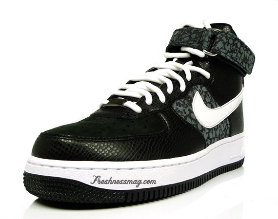 nike-air-force-1-zf-stash-02.jpg