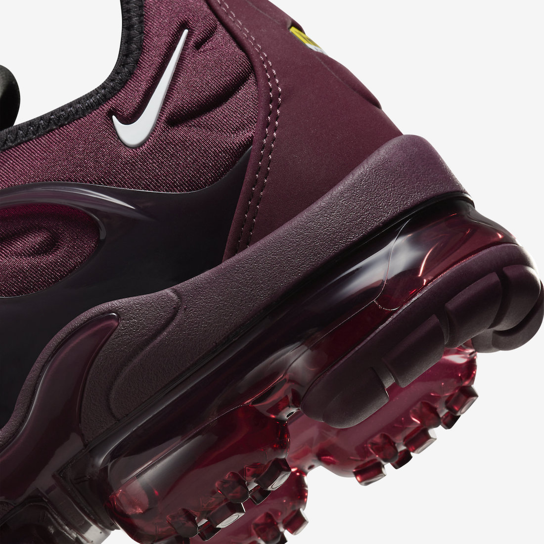 Nike-Air-VaporMax-Plus-FN6850-681-Release-Date-7.jpeg