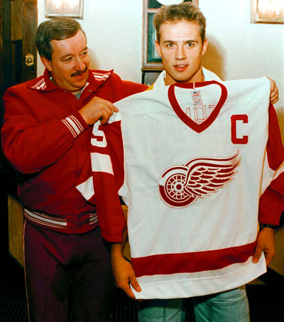 red-wings-yzerman-hockey1.jpg