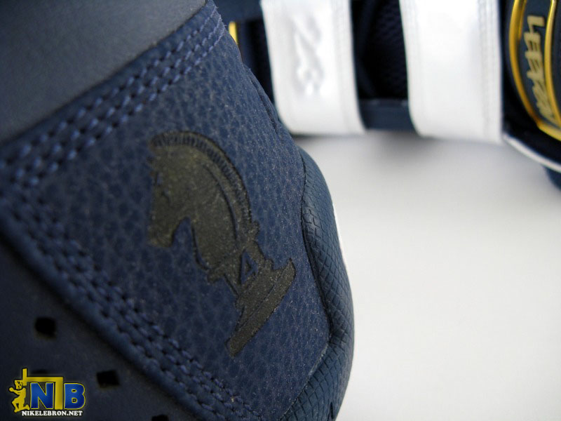 lebrons-20-5-5-playoff-navy-42-web.jpg