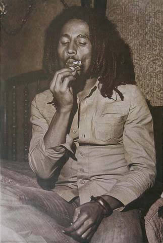 bob_marley__smoking_.jpg