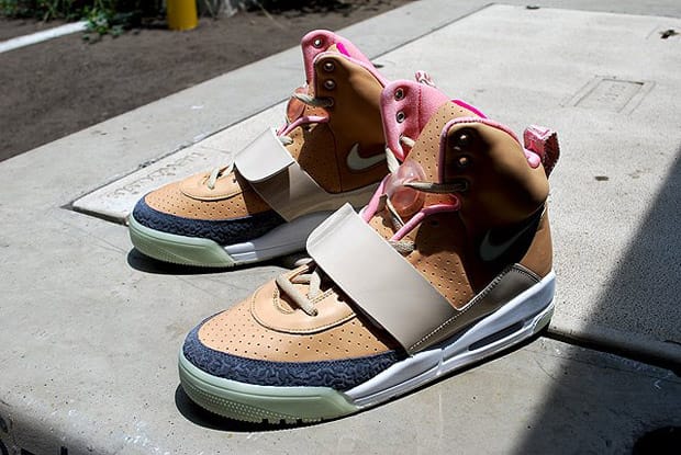 nike-air-yeezy-khaki-pink-3.jpg