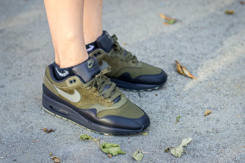 Nike-Air-Max-1-Dark-Stucco-alt-1.jpg