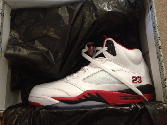 air-jordan-v-fire-red-available-early-on-ebay-02-570x427.jpg