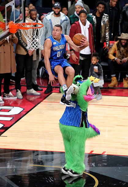 aaron-gordon-of-the-orlando-magic-dunks-over-stuff-the-orlando-magic-mascot-in-the-verizon.jpg