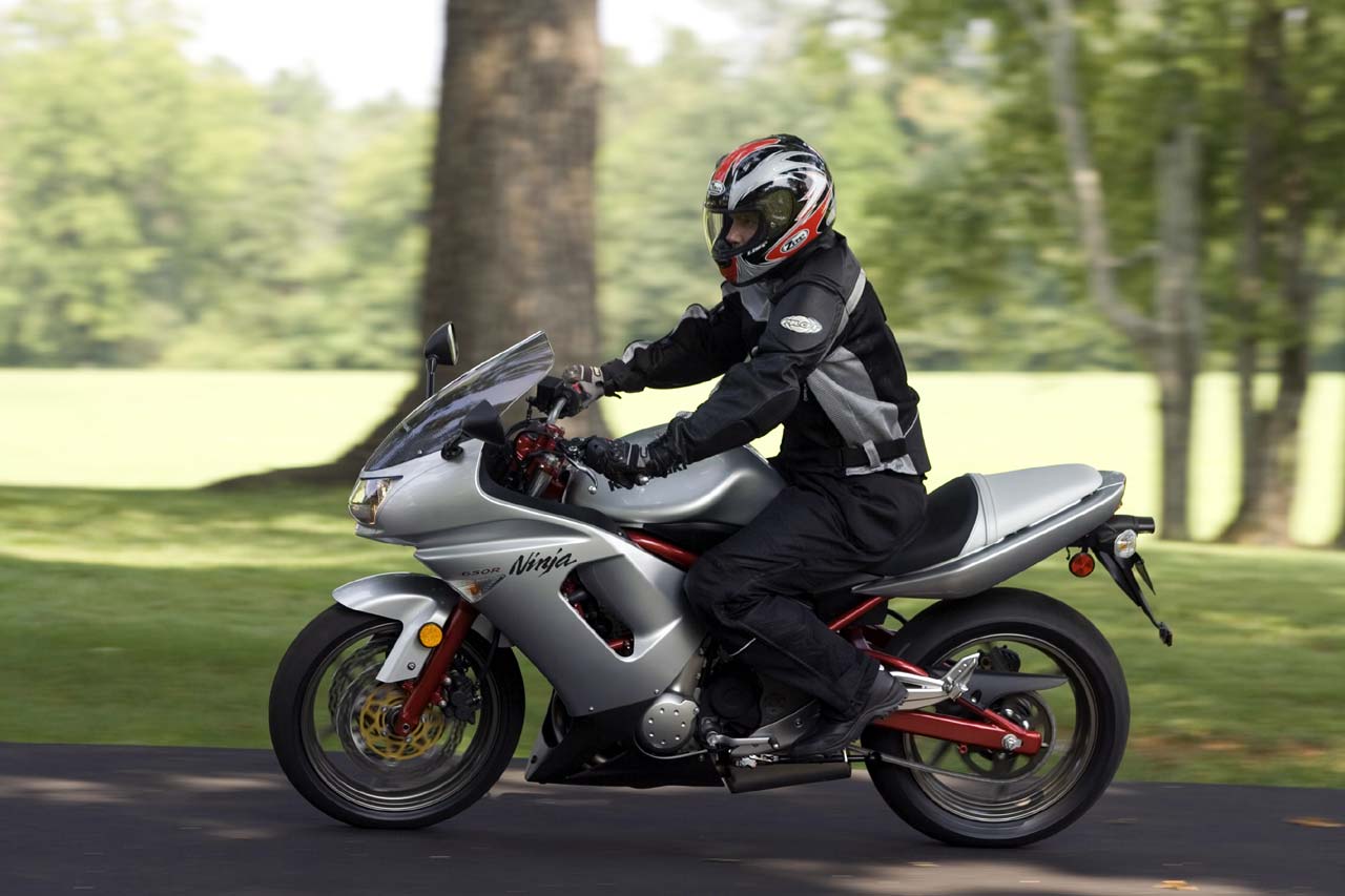 2006-Kawasaki-Ninja650b.jpg