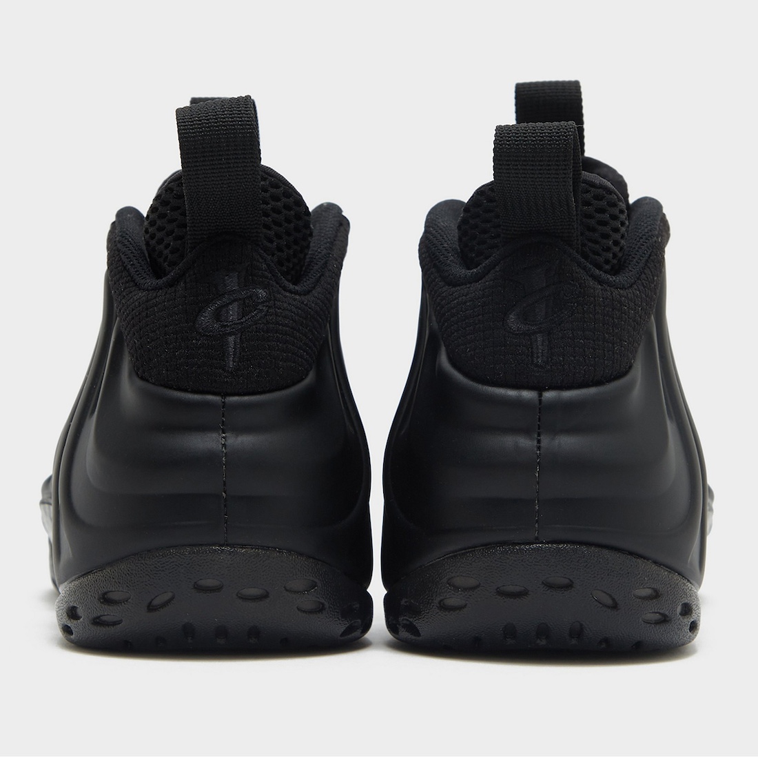 Nike-Air-Foamposite-One-Black-Anthracite-3.jpeg