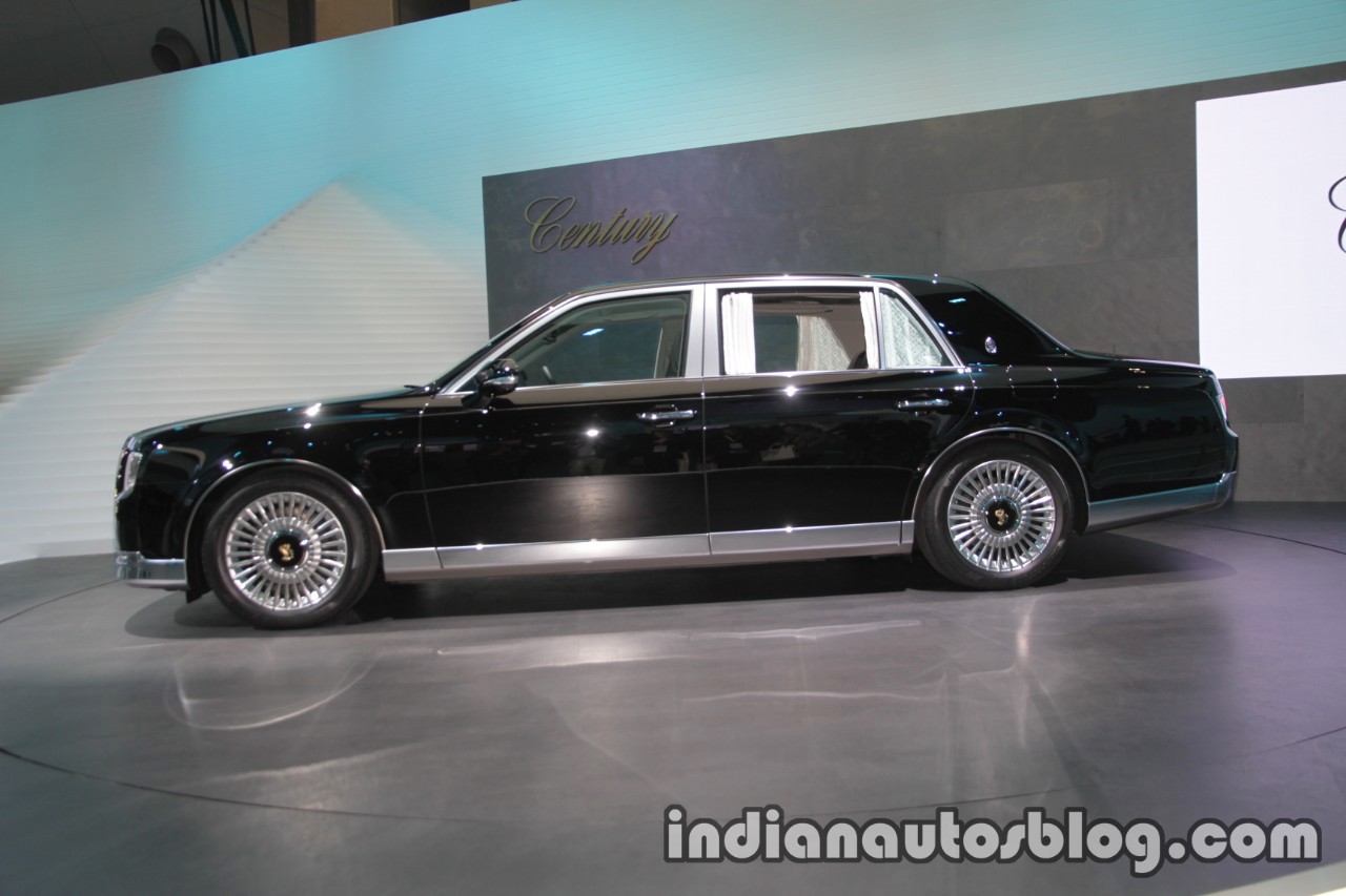 2018-Toyota-Century-left-side-at-2017-Tokyo-Motor-Show.jpg