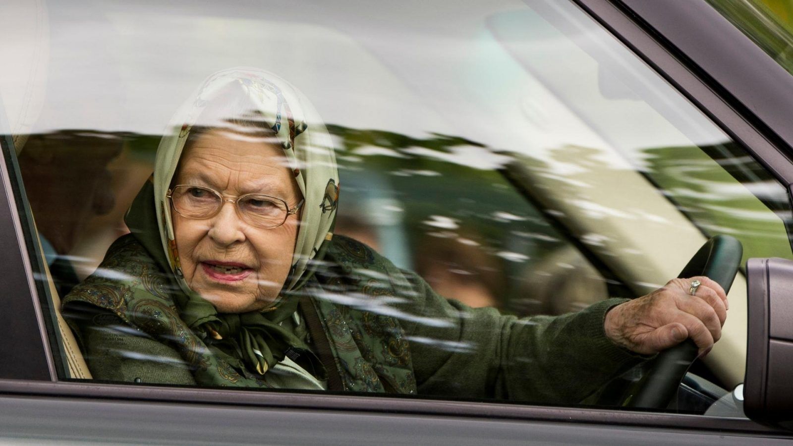 queen-elizabeth-ii-cars-driving-photos-1600x900.jpg