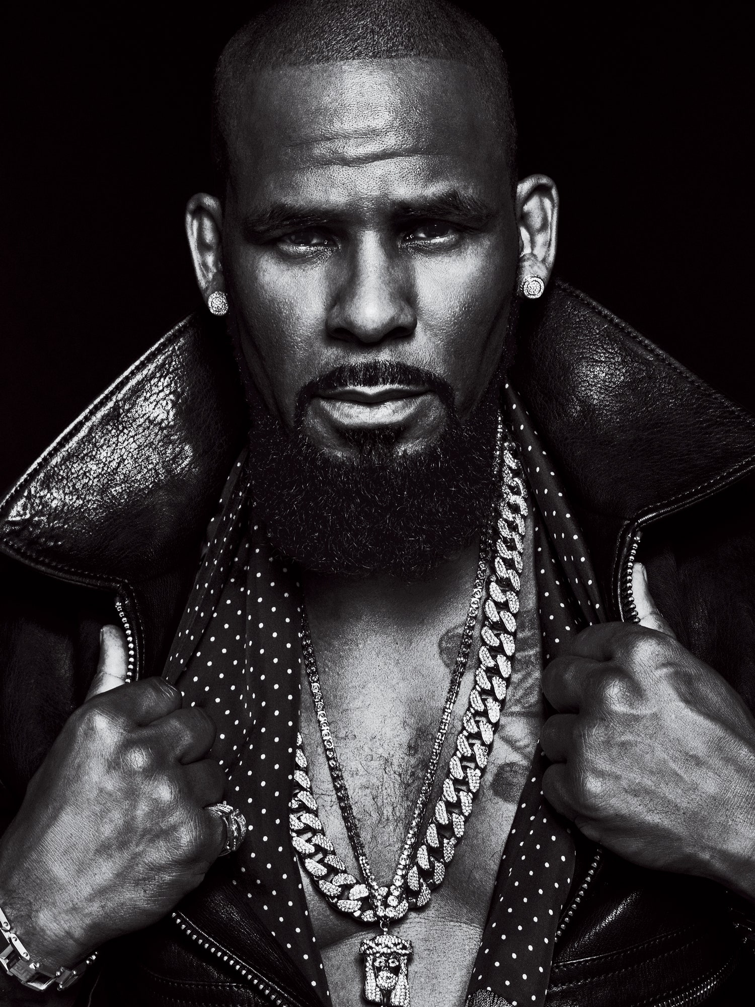 r-kelly-gq-0216-03.jpg