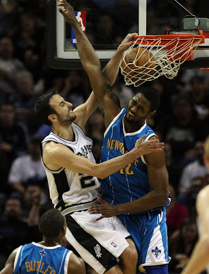 manu+ginobili+dunks+on+hilton+armstrong.jpg