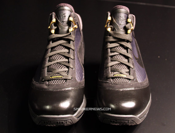 air-max-lebron-vii-black-gold-03.jpg