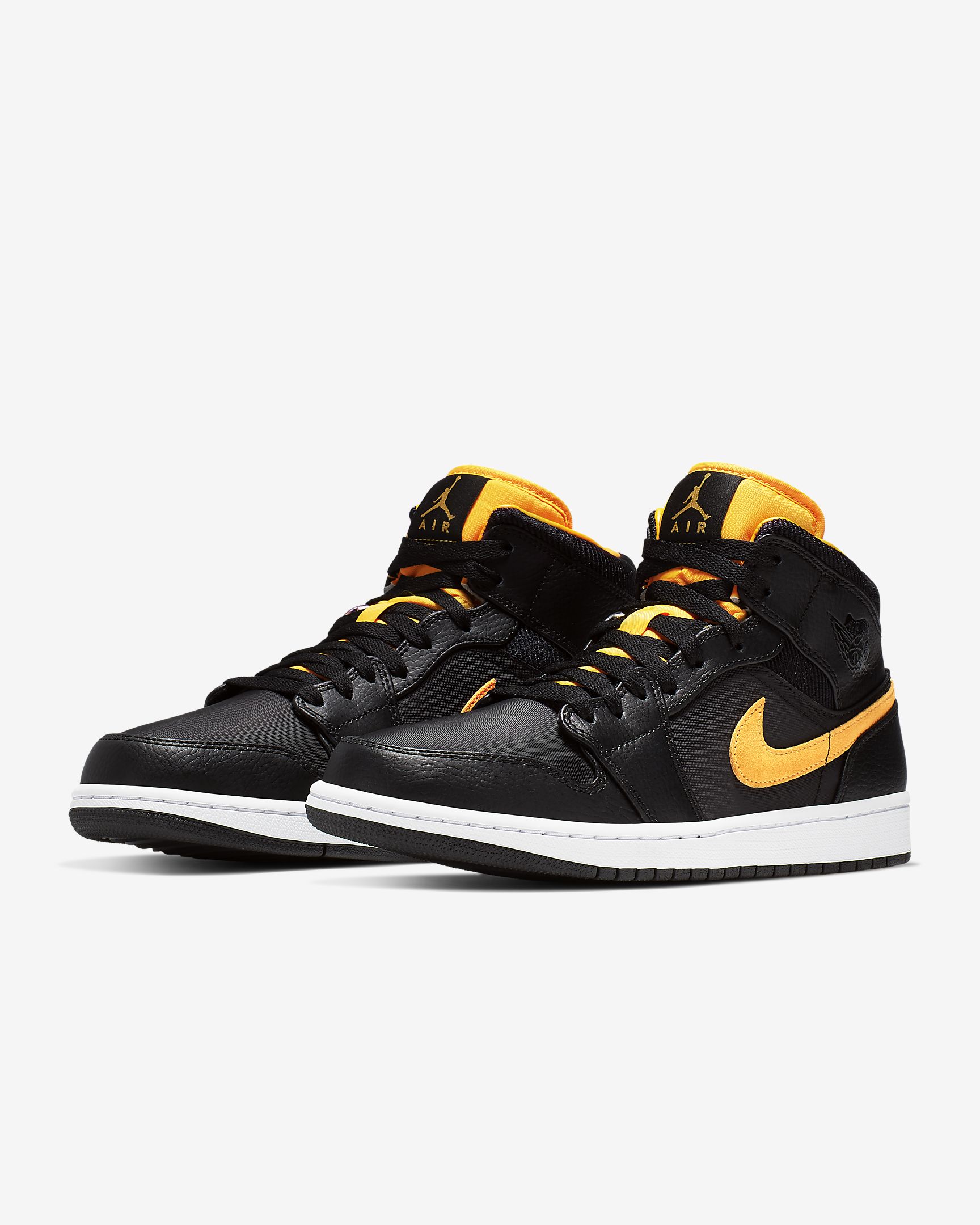 air-jordan-1-mid-se-shoe-Lp4qTN.jpg