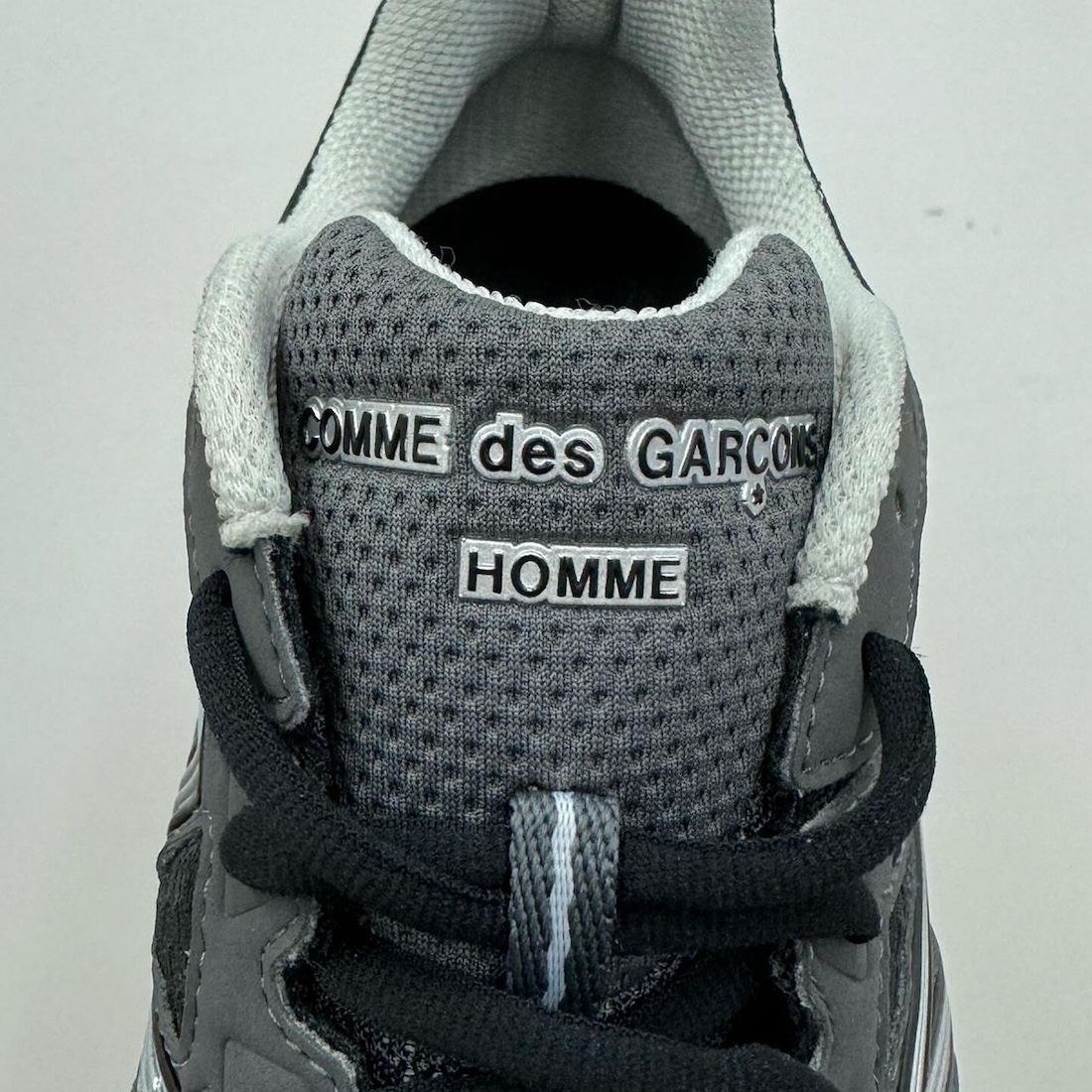 Comme-des-Garcons-HOMME-New-Balance-860v2-4.jpeg