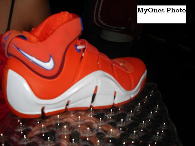 zoom_lebron_IV_pe_orange.jpg