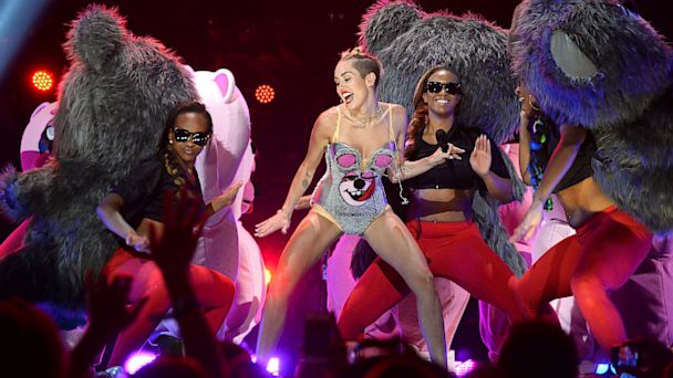 GTY_miley_cyrus_twerking_vma_awards_thg_130827_16x9_608.jpg