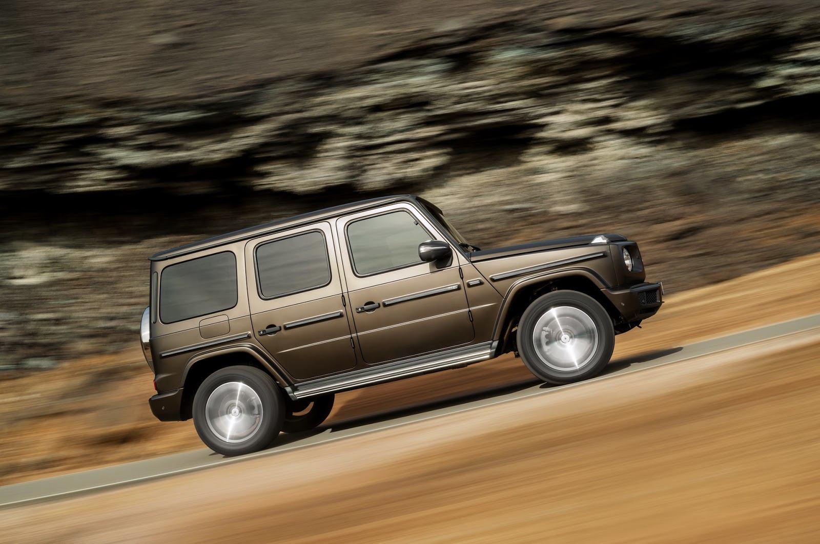 2019-Mercedes-Benz-G-Class-039.jpg