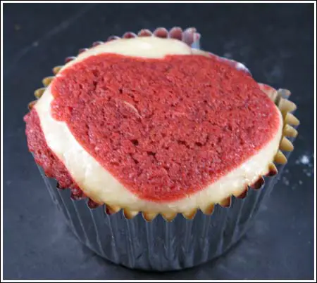 red-velvet-cheesecake-cup.jpg