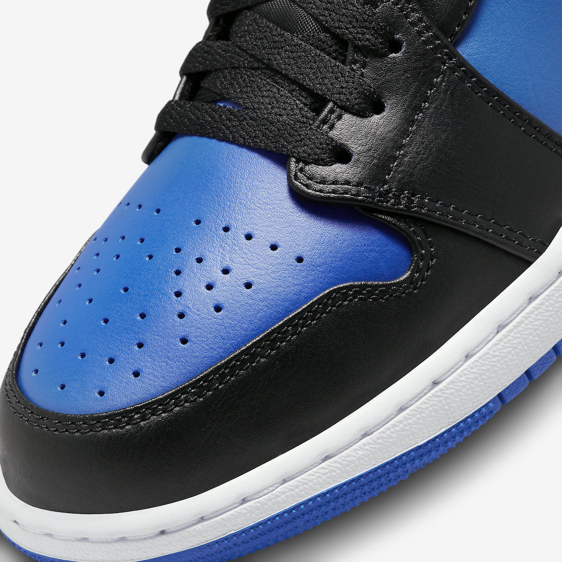 Air-Jordan-1-Mid-Varsity-Royal-DQ8426-042-6.jpeg