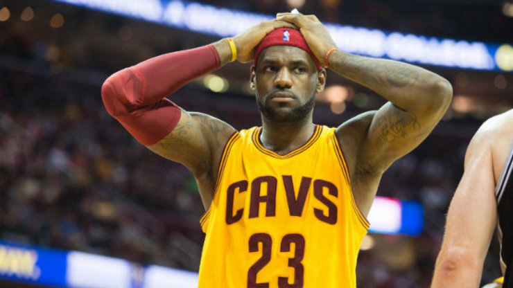 lebron-james-choke-20141120_35a7547e4c1a467a9b920bac0431518b.jpg