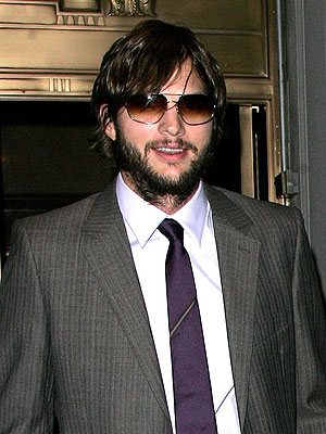 ashton_kutcher_300x400.jpg