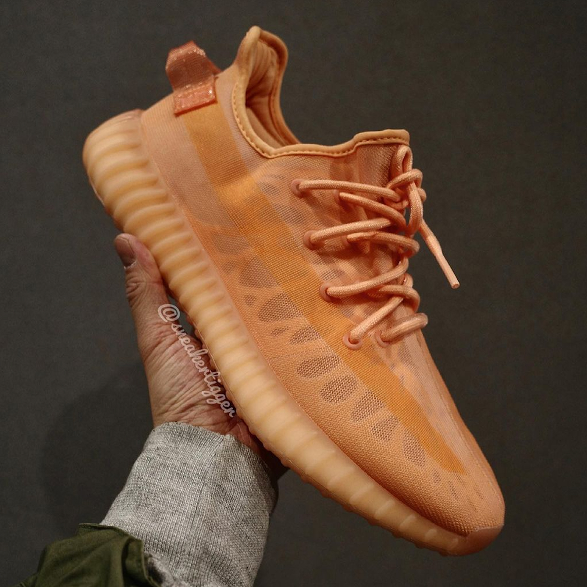 adidas-yeezy-boost-350-v2-mono-clay-3.jpg