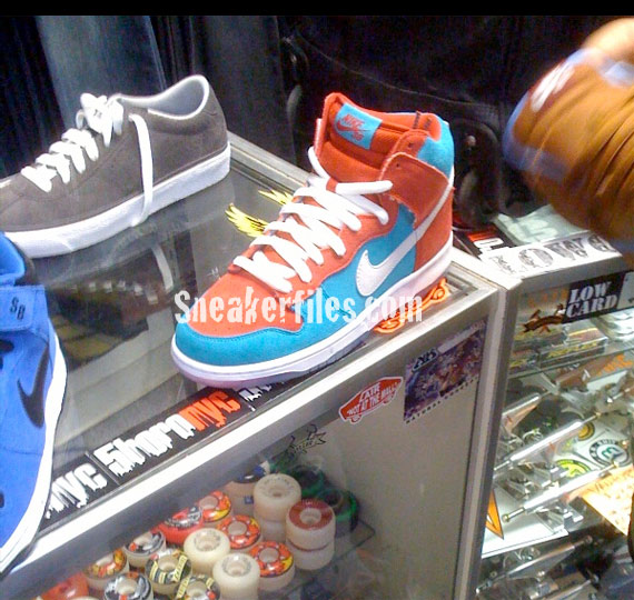 nike-sb-dunk-holiday-2009-preview-2.jpg