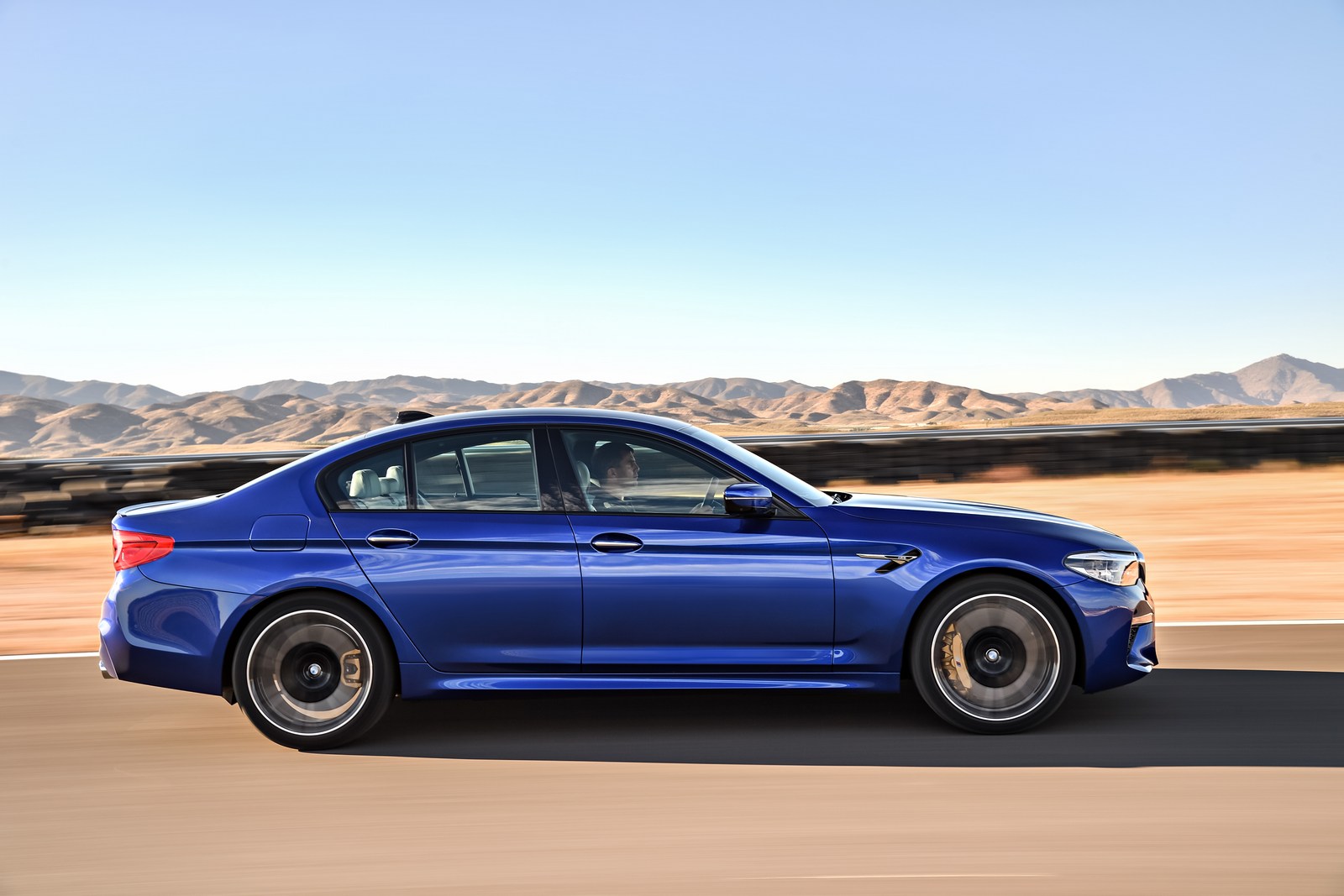 BMW-M5-9.jpg