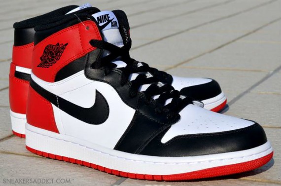 air-jordan-1-retro-high-og-white-black-gym-red-07-570x377.jpg