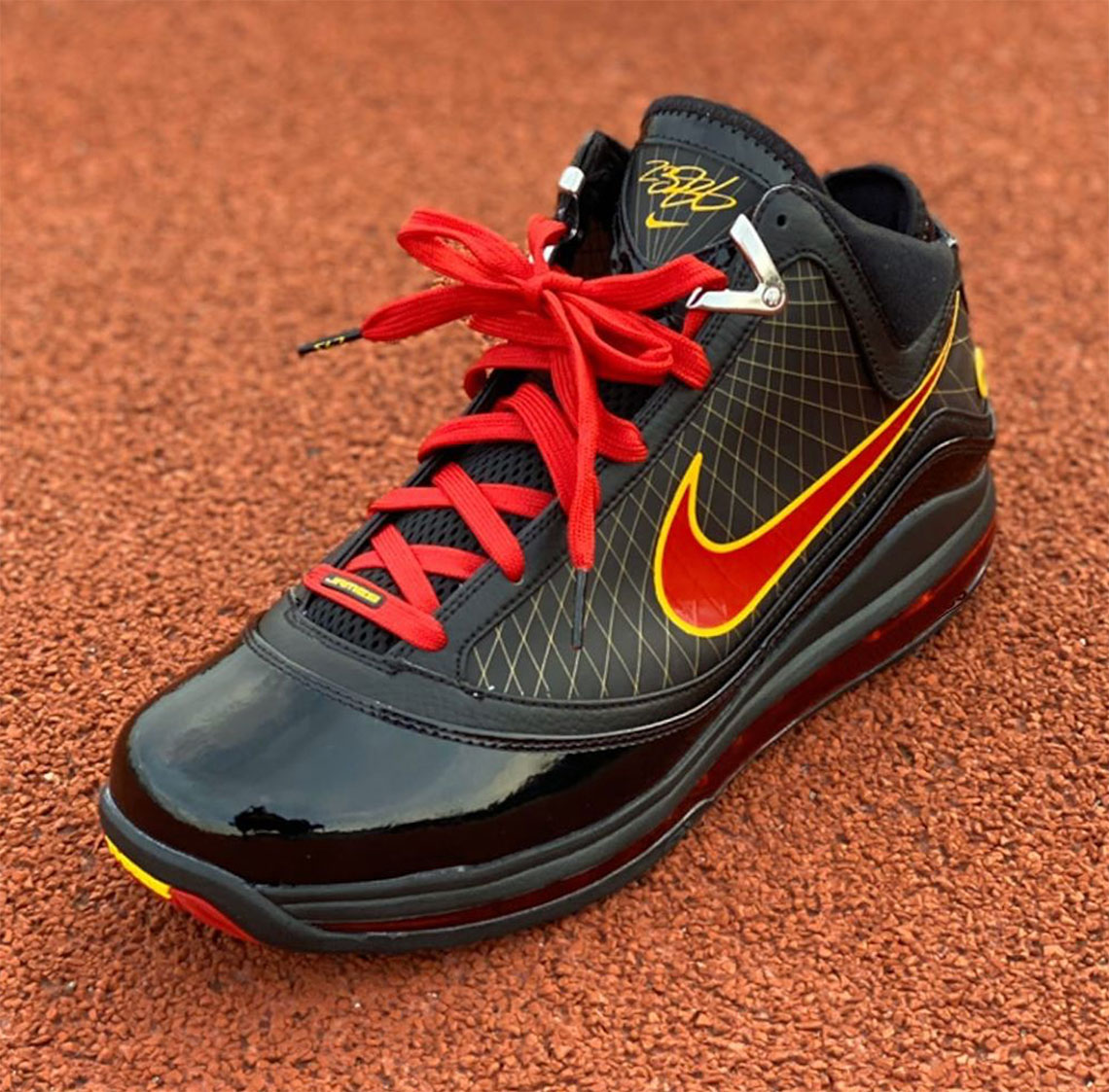 nike-lebron-7-fairfax-CU5646-001-release-date-5.jpg