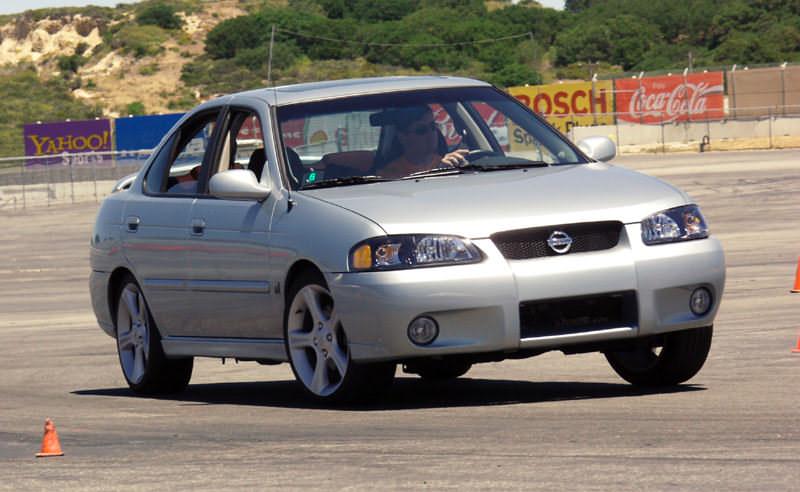 02sentra_se-r8.jpg