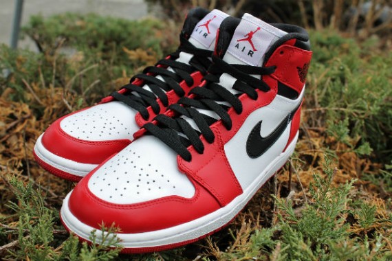 air-jordan-1-retro-high-bulls-sneakers-04-570x380.jpg