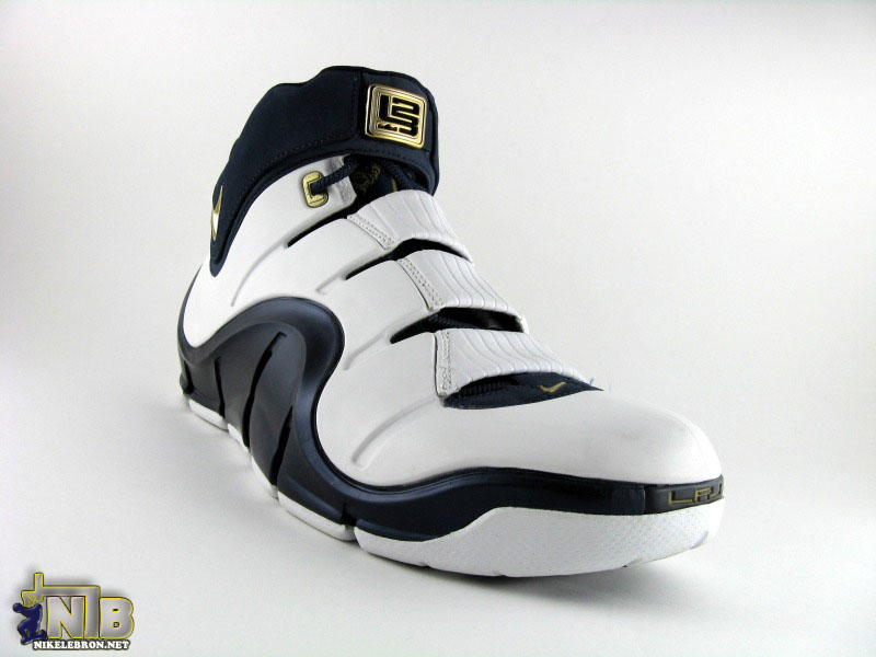 lebron4-white-navy-05-web.jpg