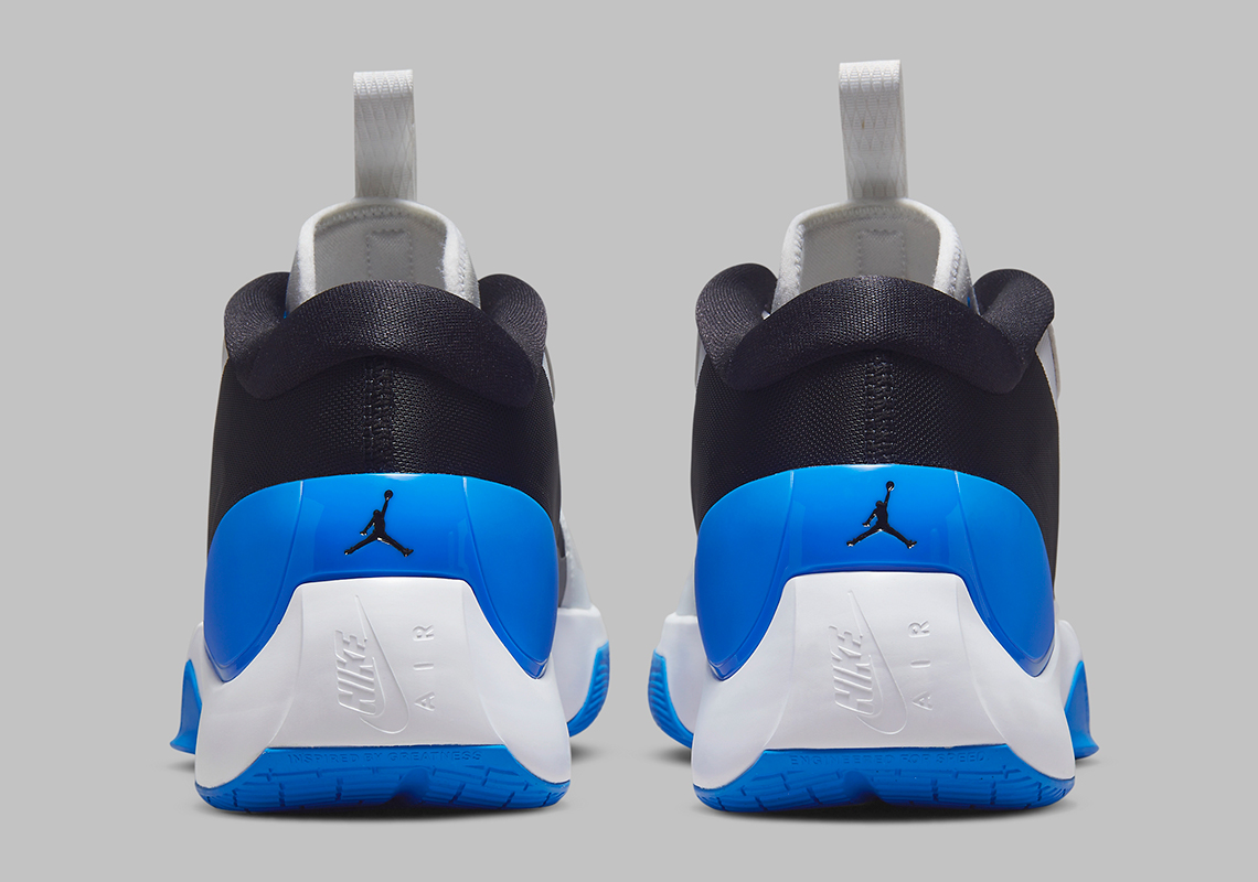 jordan-zoom-separate-white-black-blue-dh0249-140-3.jpg