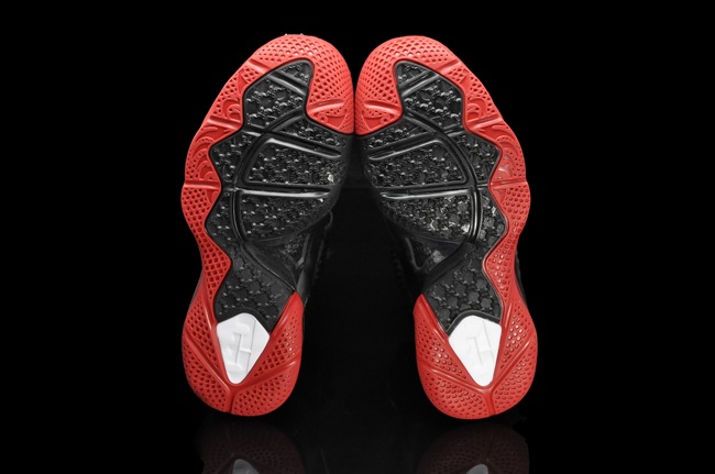 nike-lebron-9-gr-black-white-red-1-11.jpg