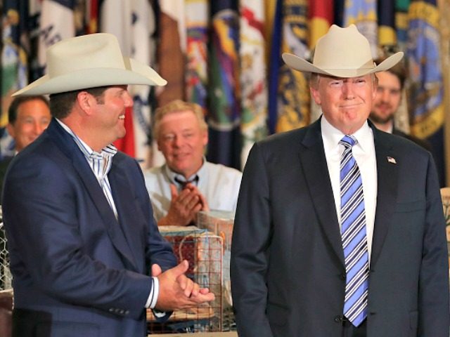 Trump-in-Stetson-Chip-SomodevillaGetty--640x480.jpg