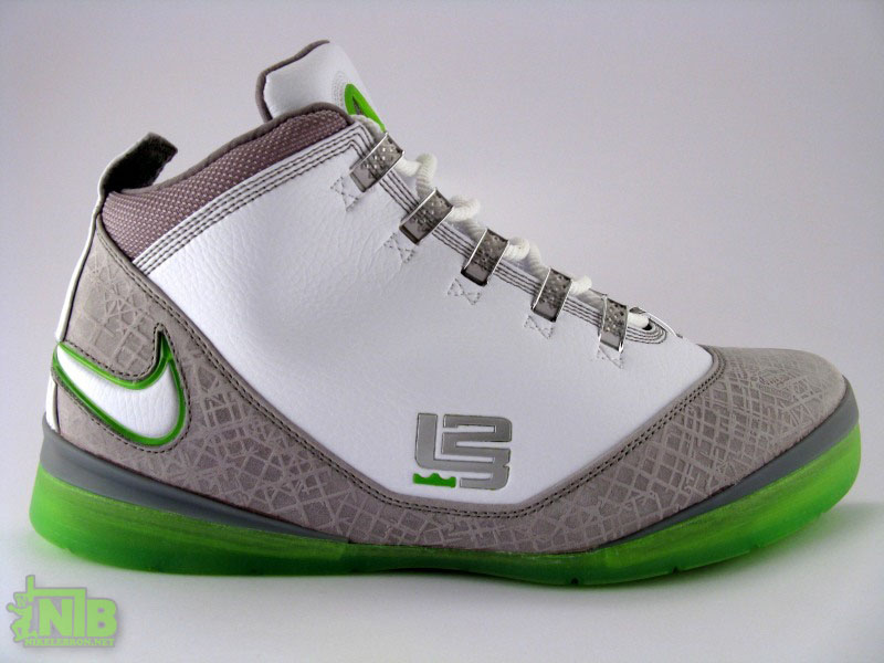 lebrons-soldier2-dunkman-02-web.jpg