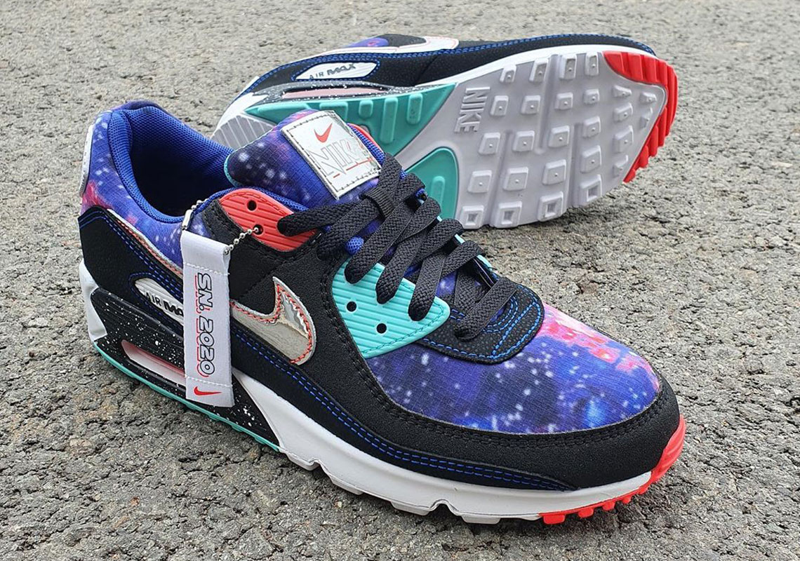 Nike-Air-Max-90-Galaxy-CW6018-001-3.jpg