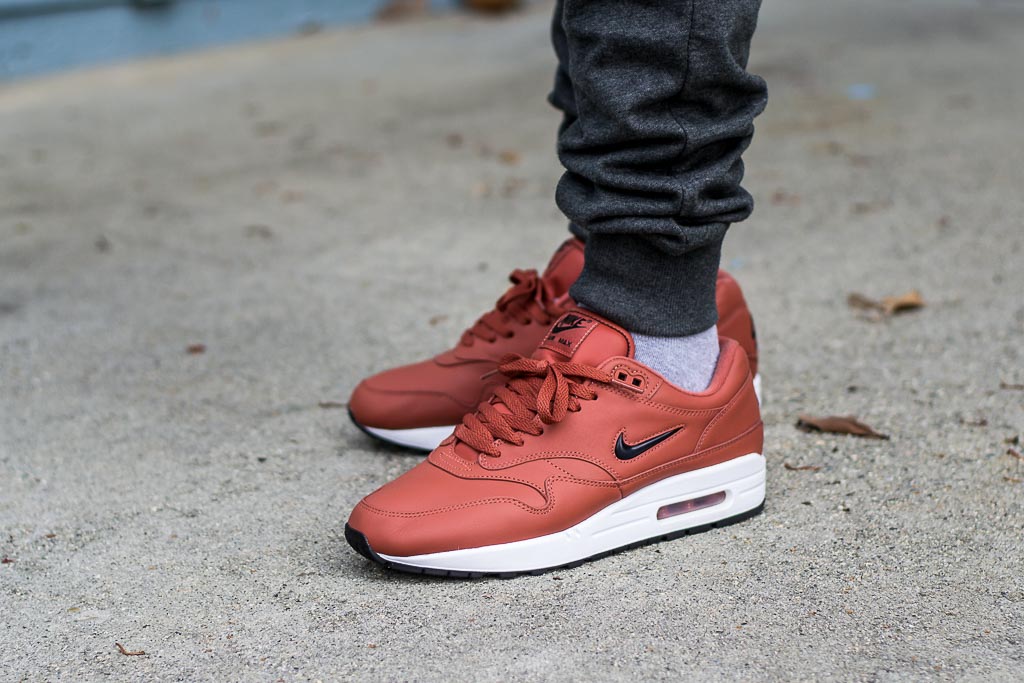 Nike-Air-Max-1-SC-Jewel-Dusty-Peach-alt.jpg