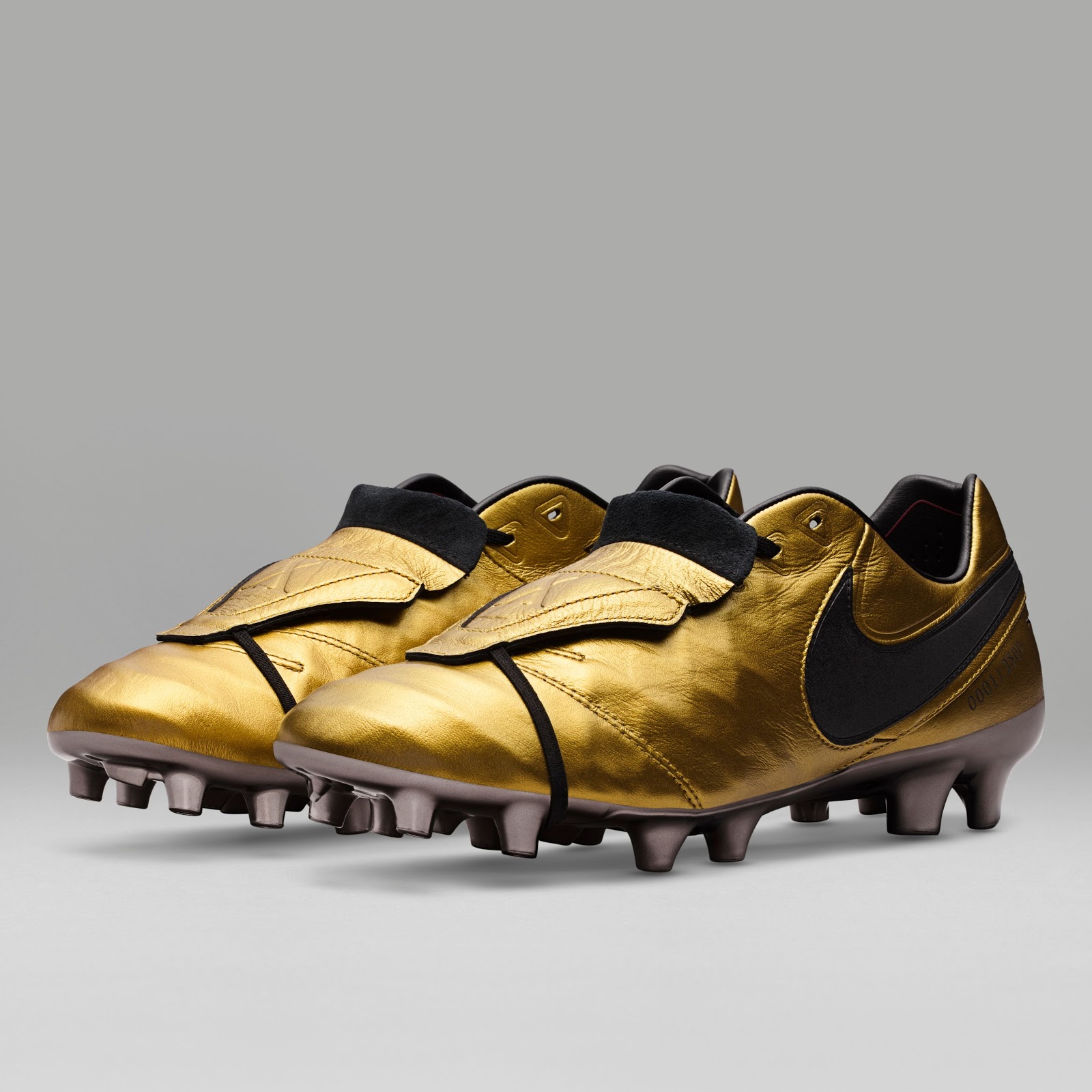 limited-edition-nike-tiempo-totti-x-roma-boots%2B%25283%2529.jpg