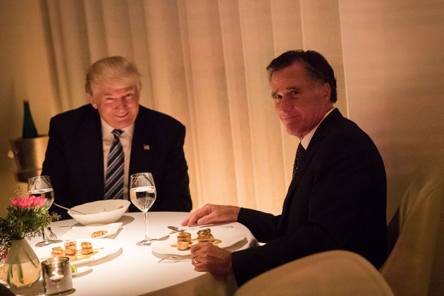 mitt%20romney%20donald%20trump%20dinner.jpg