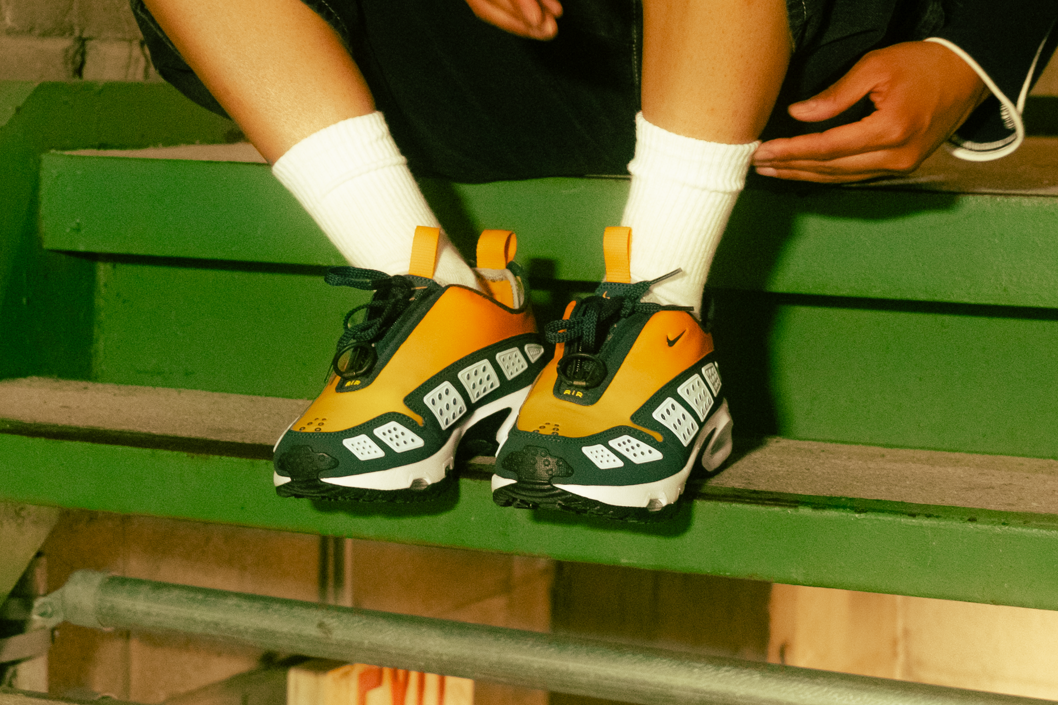 Sneaker-Politics-Nike-AirMaxSNDRCanyonGold-Web-6.png