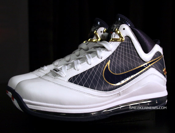 air-max-lebron-vii-white-navy-gold-01.jpg