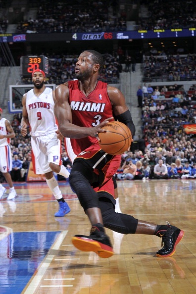 Dwyane-Wade-Debuts-the-Air-Jordan-2011-Away-Wade-PE-4.jpg