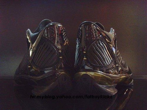 air-jordan-2009-black-gold-2.jpg