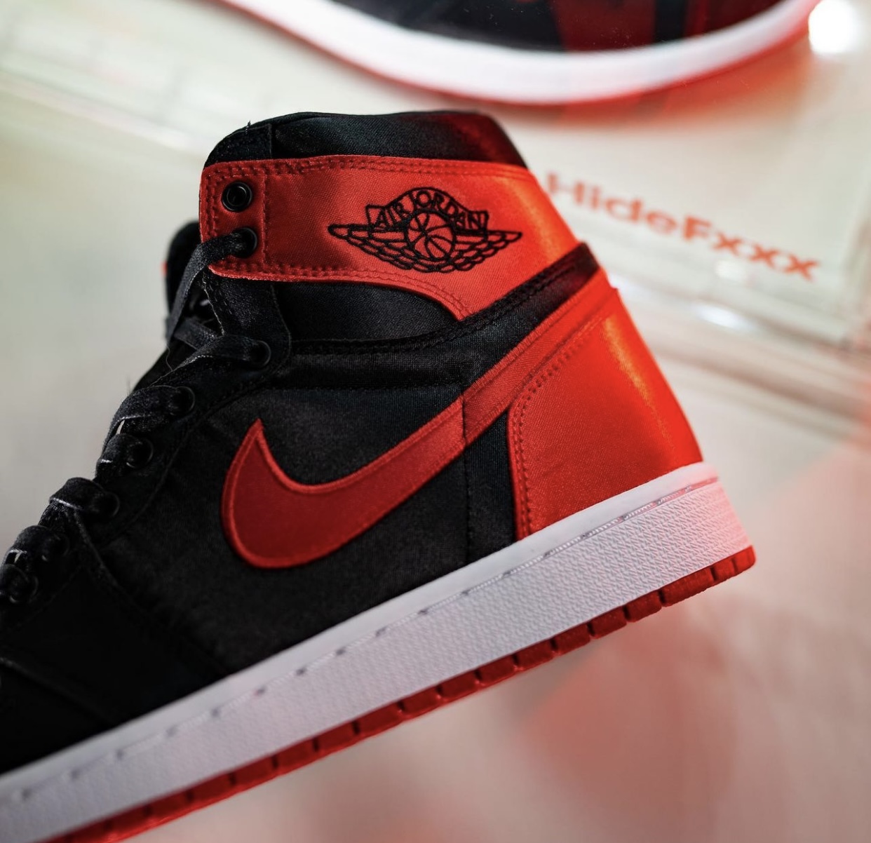 Air Jordan 1 Satin Bred FD4810-061